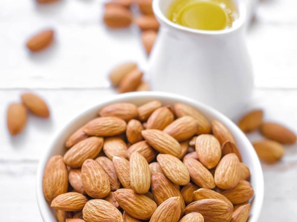 Các loại quả hạch cung cấp magiê và phốt pho để giúp xương chắc khỏe